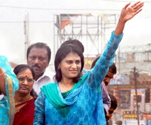 Golden Days For Chandrababu, Congress Party, Indiramma Bata, Telugu Desham Party, President, Chandrababu Naidu, Mee Kosam Pada Yatra, Oppose On Congress, Rayalaseema Factionism, Peoples Problems, Sharmila Pada Yatra In Early Days